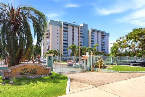 N-1 Cond. Intersuits, Carolina, PR, 00979 | Card Image