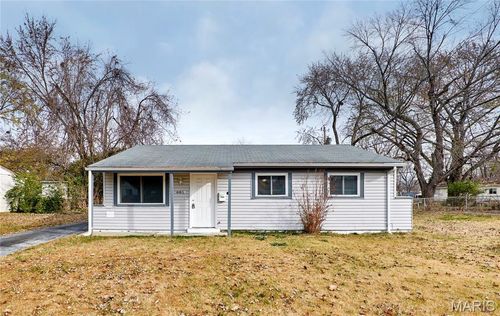 665 Central Pkwy, Florissant, MO, 63031-1840 | Card Image