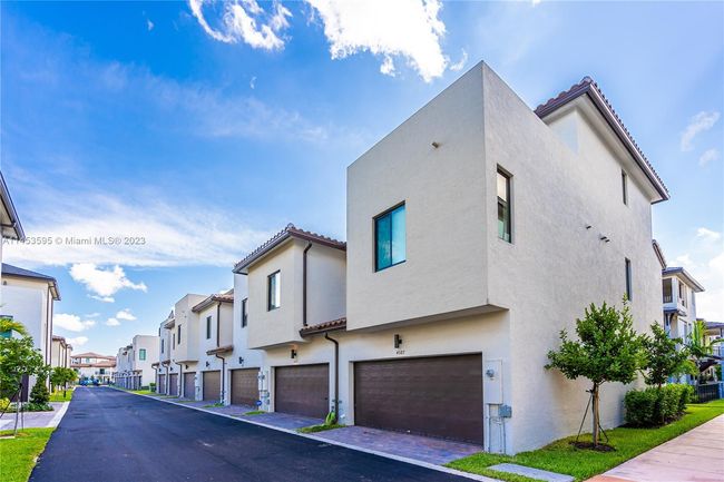 0 - 4587 Nw 83rd Pkwy, Townhouse with 3 bedrooms, 2 bathrooms and null parking in Doral FL | Image 4