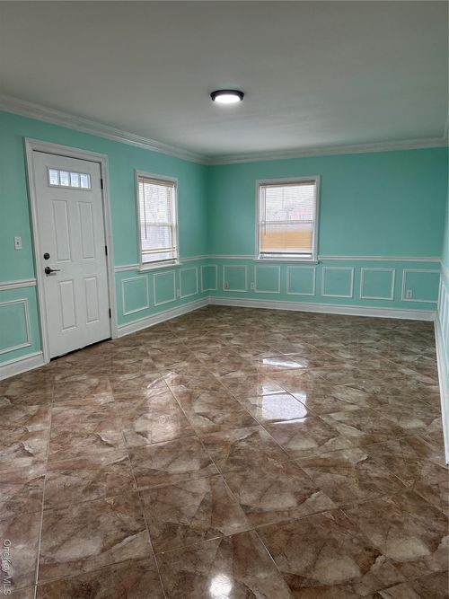 18740 Hilburn Ave, Saint Albans, NY, 11412-1932 | Card Image