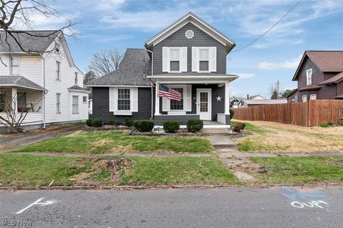 817 7th St Sw, Massillon, OH, 44647-7811 | Card Image