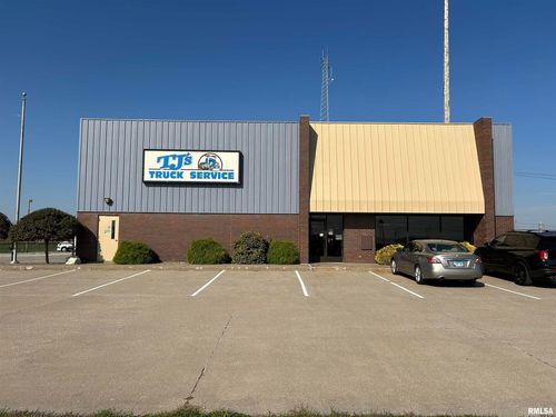 2003 Se 3rd St, Aledo, IL, 61231-9455 | Card Image