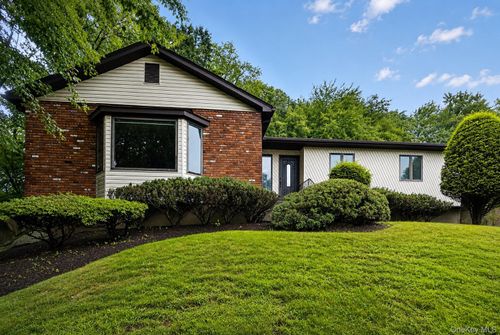 211 Waters Edge, Valley Cottage, NY, 10989-1706 | Card Image