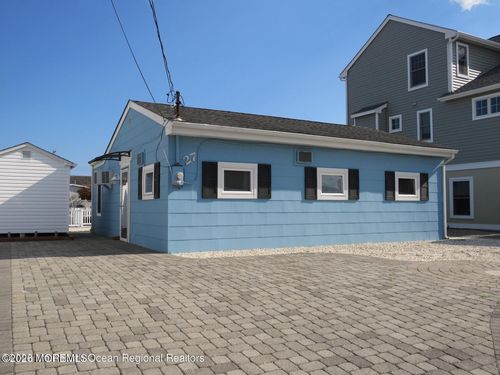 27 Gregg Dr, MANAHAWKIN, NJ, 08050-3706 | Card Image