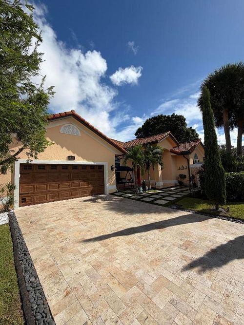9050 Cypress Hollow Dr, Palm Beach Gardens, FL, 33418-4522 | Card Image