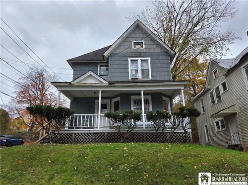 8 E Newland Ave, Jamestown, NY, 14701-8364 | Card Image