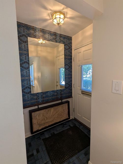 2152 Pembroke Rd, Birmingham, MI, 48009-7504 | Card Image