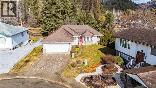 1931 Meadowlark Dr, Fruitvale, BC, V0G1L0 | Card Image