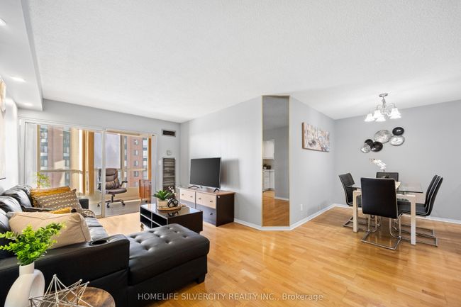 913 - 145 Hillcrest Ave, Condo with 3 bedrooms, 2 bathrooms and 1 parking in Mississauga ON | Image 11