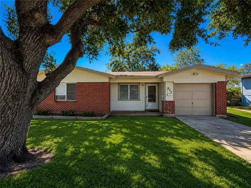 833 Booty St, Sinton, TX, 78387-3209 | Card Image