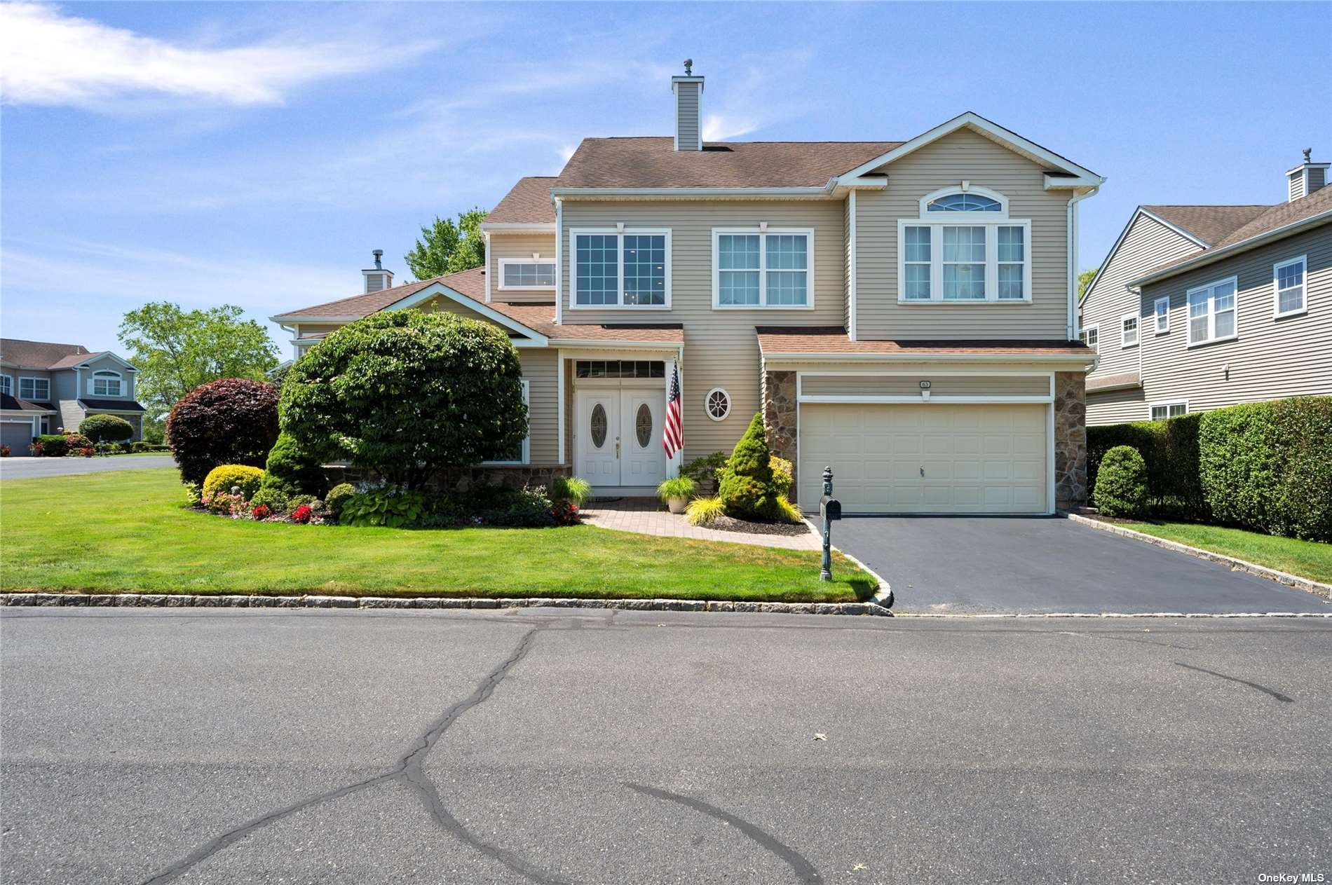 Hamlet Dr, Mount Sinai, NY 11766