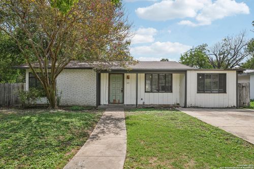 142 Newport Dr, San Antonio, TX, 78218-2021 | Card Image