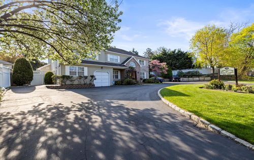 100 Glen Cove Rd, Greenvale, NY, 11548-1036 | Card Image
