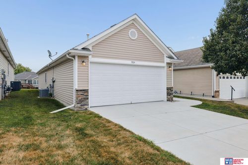 3024 Gunsmoke Drive, Lincoln, NE, 68507 | Card Image