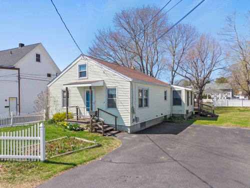 10 Methodist St, Niantic, CT, 06357-2450 | Card Image
