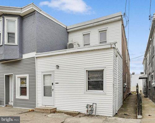 402 Market St, MARCUS HOOK, PA, 19061-4830 | Card Image