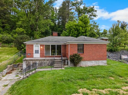 1353 Fincastle Tpke, Tazewell, VA, 24651-6150 | Card Image