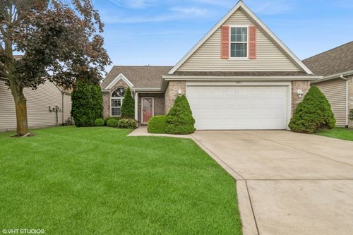 1053 Vanderburgh St, Valparaiso, IN, 46385-6166 | Card Image