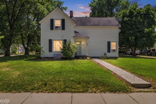 206 E Wood St, Yale, MI, 48097-3451 | Card Image