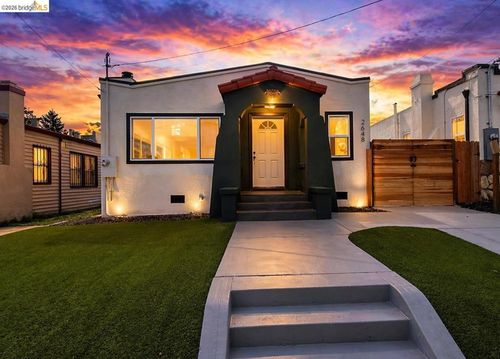 2648 77th Ave, Oakland, CA, 94605 | Card Image