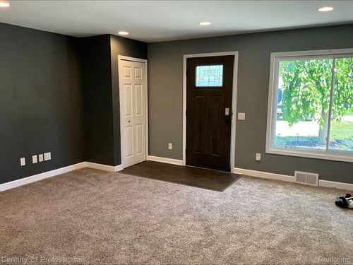 4155 Meigs Ave, Waterford Twp, MI, 48329-2031 | Card Image
