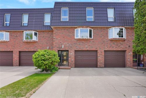 147 Hochelaga St W, Moose Jaw, SK, S6H2G2 | Card Image