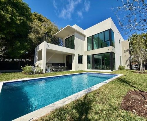 3200 Thomas Ave, Miami, FL, 33133-5826 | Card Image