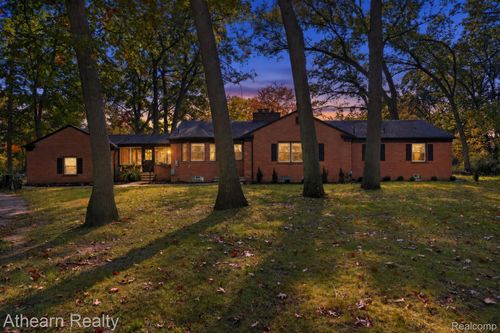 22340 Maplewood Dr, Southfield, MI, 48033-3658 | Card Image