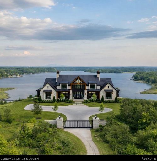 120 Bloomfield Blvd, Brooklyn Village, MI, 49230 | Card Image