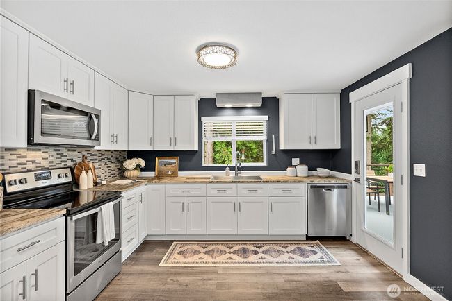 Spacious kithcen with large pantry | Image 8