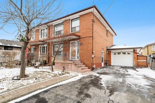 8 Sonnet Crt, North York, ON, M6L1J7 | Card Image