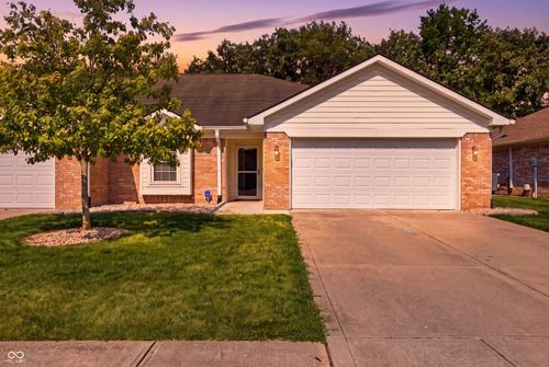 1643 Senior Ct, Shelbyville, IN, 46176-8555 | Card Image