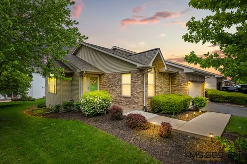 915 Foxpointe Dr, Sycamore, IL, 60178-3248 | Card Image