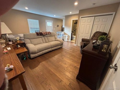 23 Wellington Rd, Middle Island, NY, 11953-1560 | Card Image