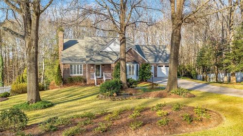 401 Poplar Creek Dr, Wilkesboro, NC, 28697-7422 | Card Image