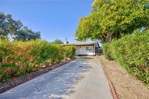 1513 Bryn Mawr Ave, Las Vegas, NV, 89102-4411 | Card Image