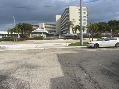 apt-39-810 Lake Shore Dr, Lake Park, FL, 33403-2948 | Card Image