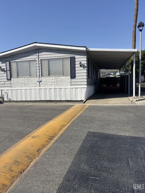 183 Kings Ln, Bakersfield, CA, 93308-4679 | Card Image