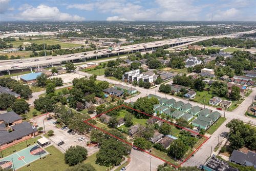 1202 Bayou St, Houston, TX, 77020-3809 | Card Image