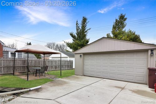 8335 Harding, Center Line, MI, 48015-1555 | Card Image