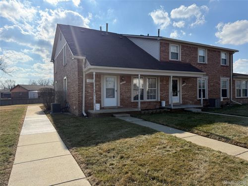 28404 Longmeadow Ln, Brownstown Twp, MI, 48183-5026 | Card Image