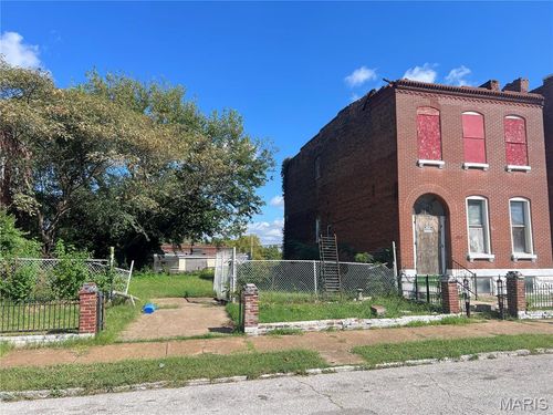 31-2527 E University St, Saint Louis, MO, 63107-3406 | Card Image