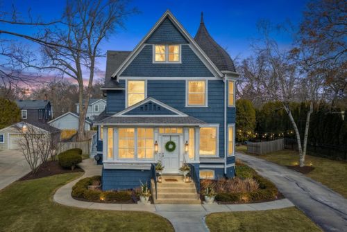 806 E Beaumont Ave, Whitefish Bay, WI, 53217-4813 | Card Image