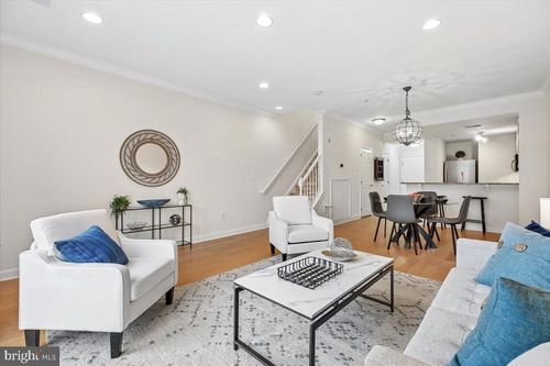 80111-801 Pleasant Dr, ROCKVILLE, MD, 20850-5830 | Card Image