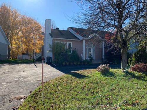 650 Berthiaume St, Hawkesbury, ON, K6A3M1 | Card Image