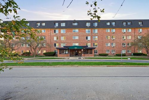 208-5011 Valley Ln, Streamwood, IL, 60107-2929 | Card Image