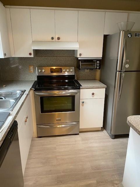 Residential Lease in Oakland Park 2