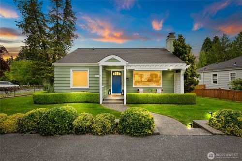 2660 36th Avenue W, Seattle, WA, 98199 | Card Image