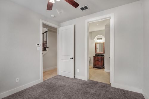 apt-201-4111 Rawlins St, Dallas, TX, 75219-3696 | Card Image