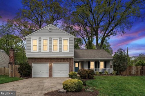 8433 Hunt Valley Dr, VIENNA, VA, 22182-3743 | Card Image